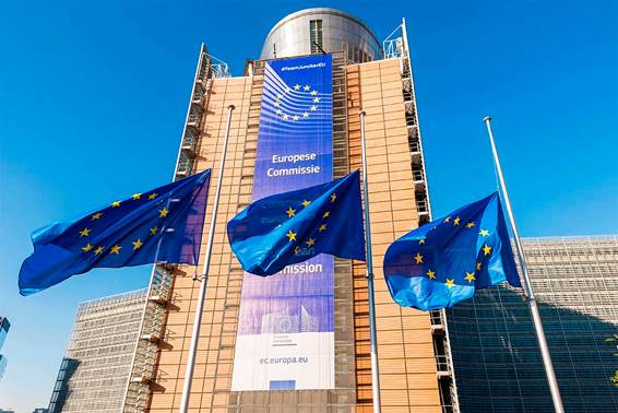 La Comisión Europea evita posicionarse sobre la obligatoriedad de las vacunas | @diariofarma